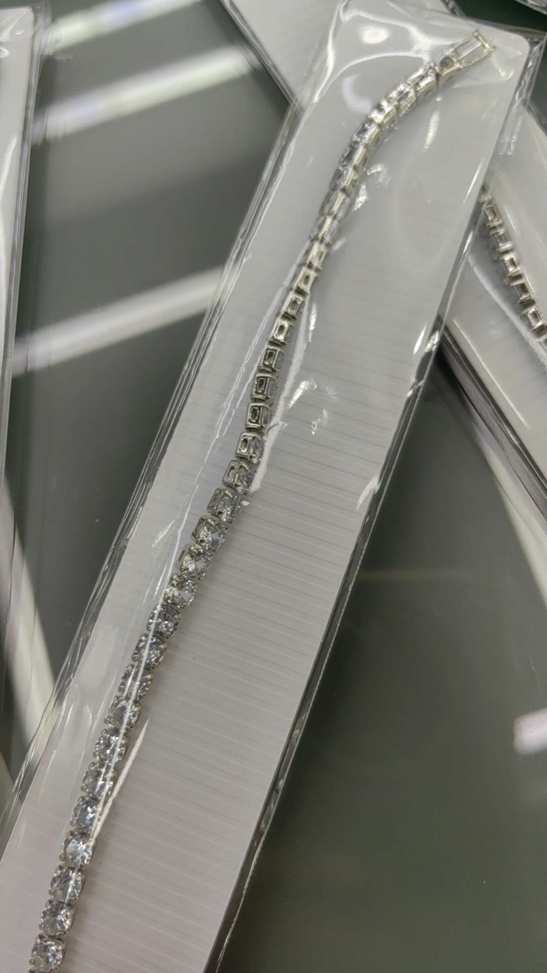 水晶手串弹簧手链 高档饰品 手饰 精致手链 时尚水晶手链 个性潮流手饰锆石手链