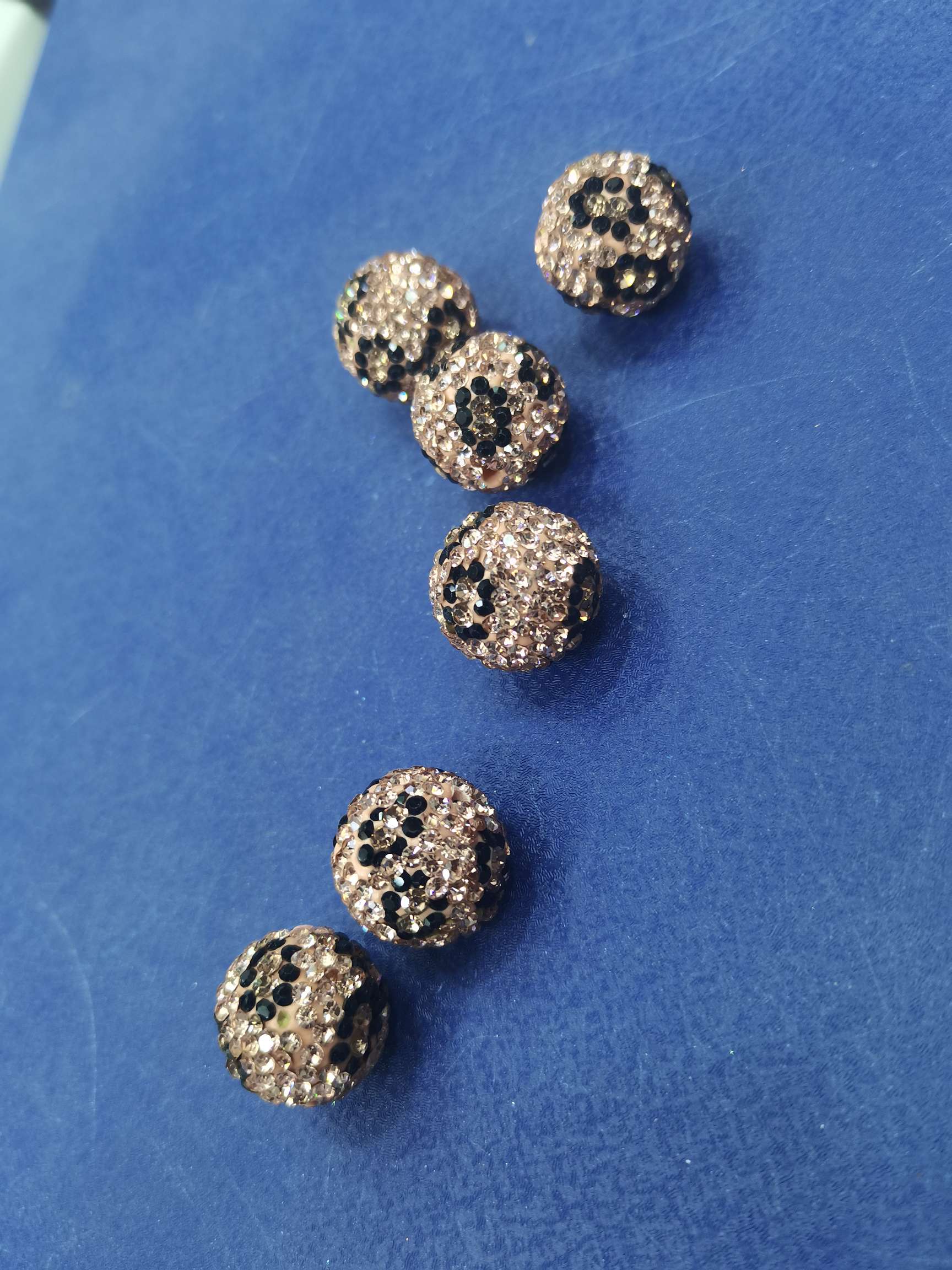 Champagne-colored leopard print soft clay rhinestone jewelry accessories details Picture