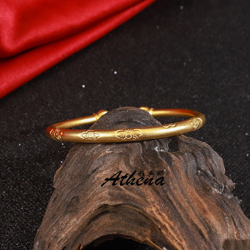 The pumpkin opening ancient method inheritance bracelet is elegant and noble, with a ethnic style. It is a gold bracelet from Nansha, Vietnam, a lucky blessing accessory, and a pair of beads bracelet Item Picture