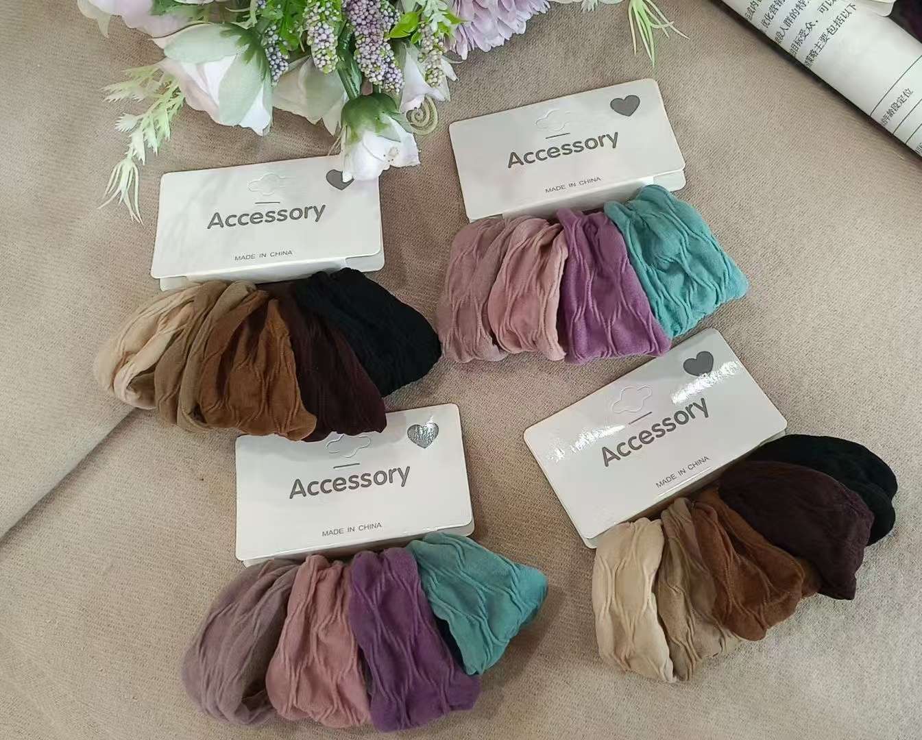 The new autumn and winter large intestine circle, hair band, headwear and hair tie are fashionable accessories for women. They are simple, durable and do not damage hair quality Specification image