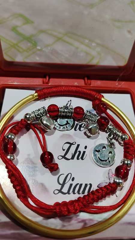 Yellow bracelet, jewelry, exquisite bracelet, alloy bracelet, unique design, high-end jewelry bracelet Specification image