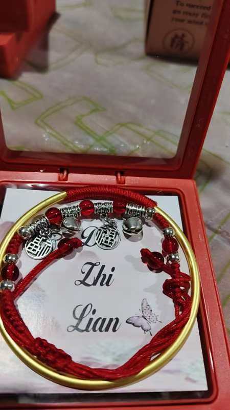 Yellow bracelet, jewelry, exquisite bracelet, alloy bracelet, unique design, high-end jewelry bracelet Application Scenario