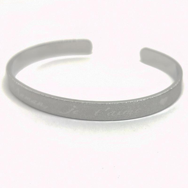 korean style simple stainless steel jewelry fashion creative peach heart titanium steel bracelet c- shaped bracelet factory wholesale Application Scenario