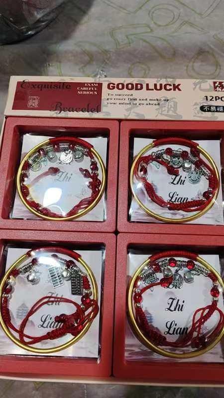 Yellow bracelet, jewelry, exquisite bracelet, alloy bracelet, unique design, high-end jewelry bracelet