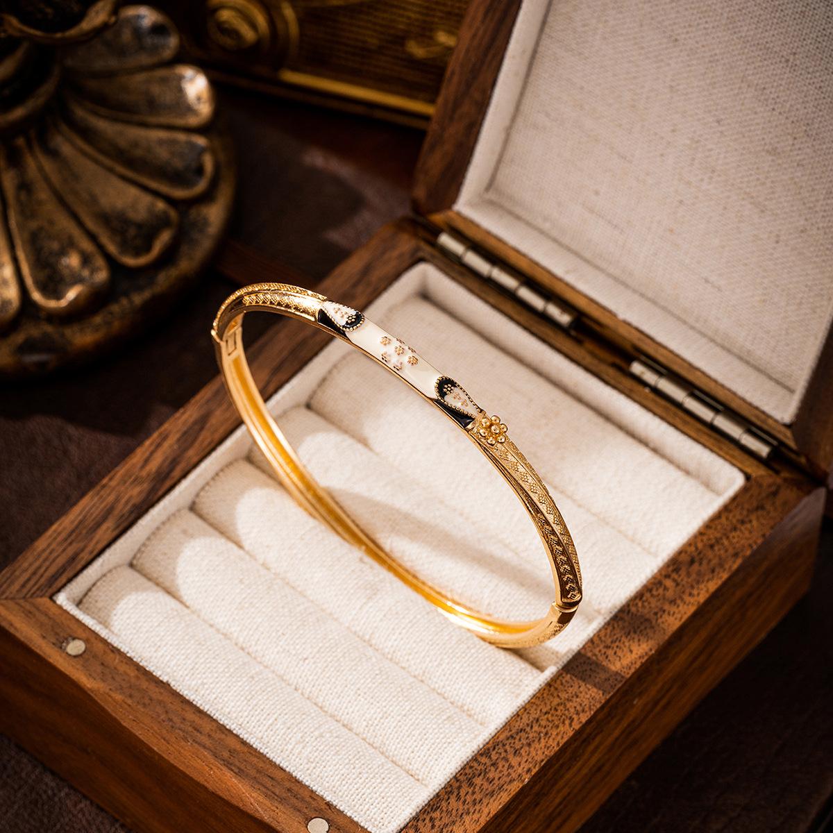 new ancient court style golden dripping oil female bracelet fashion jewellery artistic temperament buckle bracelet ornament