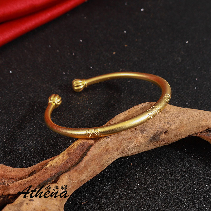 The pumpkin opening ancient method inheritance bracelet is elegant and noble, with a ethnic style. It is a gold bracelet from Nansha, Vietnam, a lucky blessing accessory, and a pair of beads bracelet Specification image