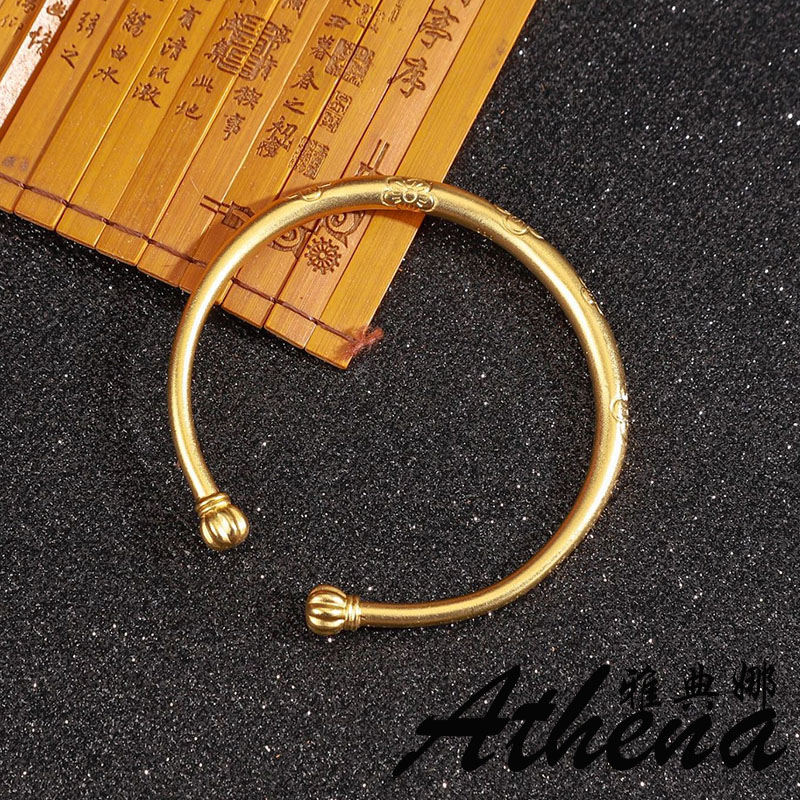 The pumpkin opening ancient method inheritance bracelet is elegant and noble, with a ethnic style. It is a gold bracelet from Nansha, Vietnam, a lucky blessing accessory, and a pair of beads bracelet details Picture