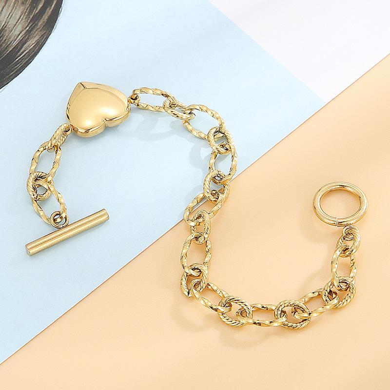 european and american foreign trade ornament fashion love stainless steel jewelry popular heart shaped gold ot titanium steel bracelet Application Scenario
