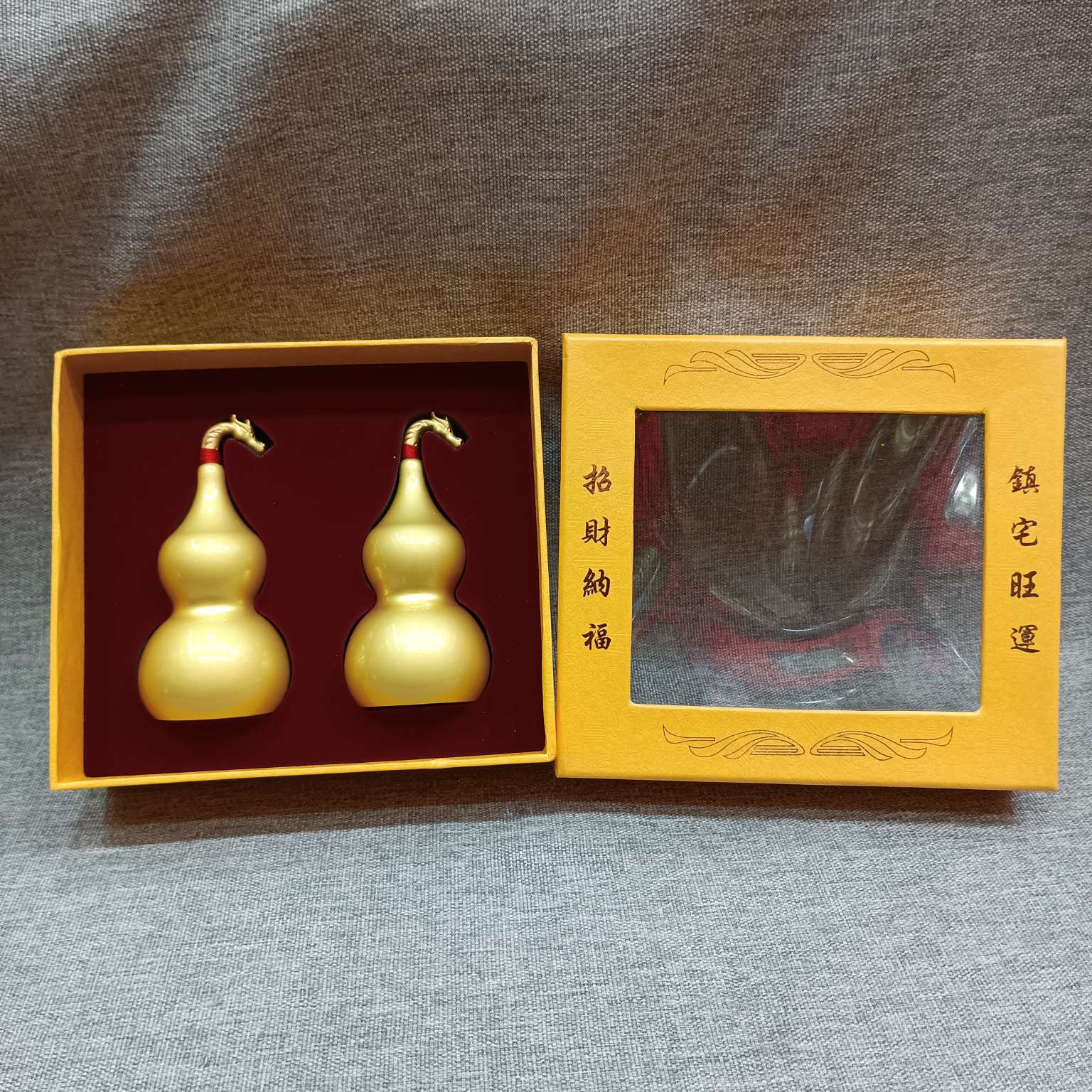 Zhonggong Craft Gourd Ornament Gift Box, a gift for good fortune, happiness and health, a three-dimensional carved dragon head gourd, a shiny gourd, a travel souvenir, a birthday gift, 2025 new style gifts, home decorations, bedside ornaments, golden gourds Application Scenario