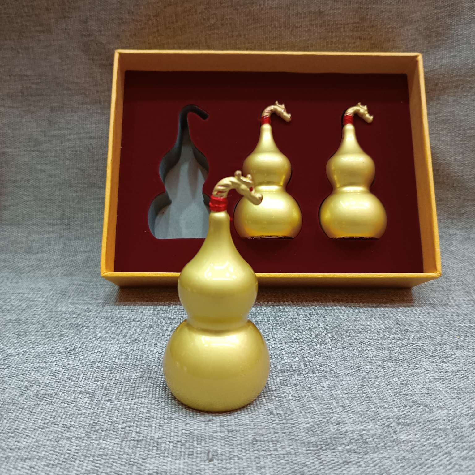 Zhonggong Craft Gourd Ornament Gift Box, a gift for good fortune, happiness and health, a three-dimensional carved dragon head gourd, a shiny gourd, a travel souvenir, a birthday gift, 2025 new style gifts, home decorations, bedside ornaments, golden gourds detail image 8