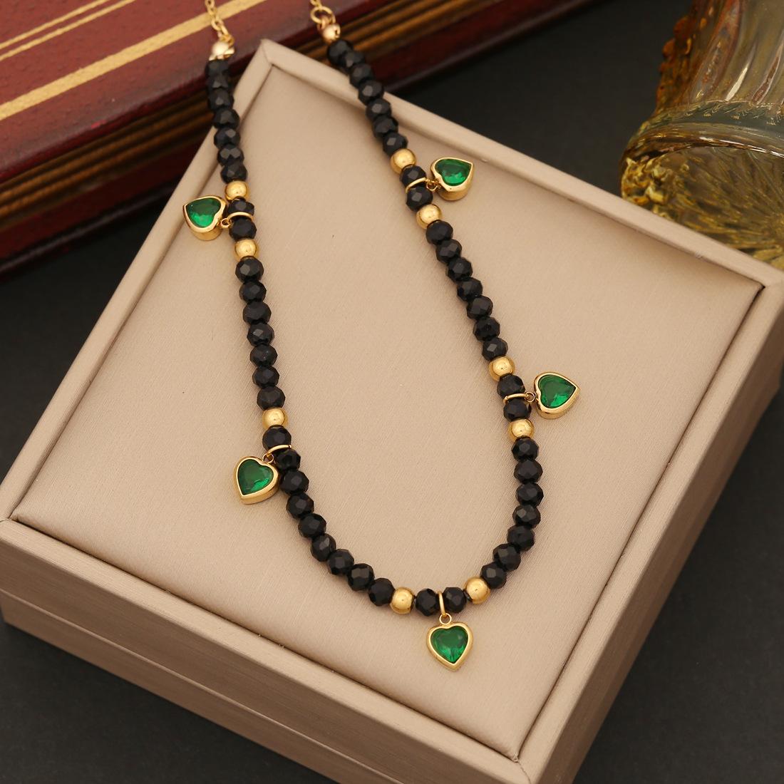 Cross-Border New Arrival Ornament Emerald Love Stainless Steel Jewelry Set Crystal Necklace Clavicle Chain N1198 Application Scenario