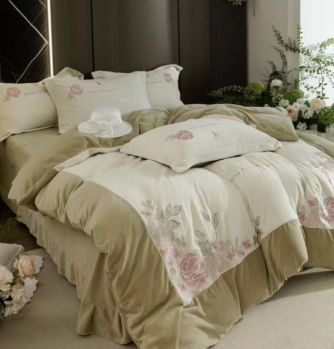 A new thickened double-sided milk velvet winter rose embroidery four-piece set Item Picture