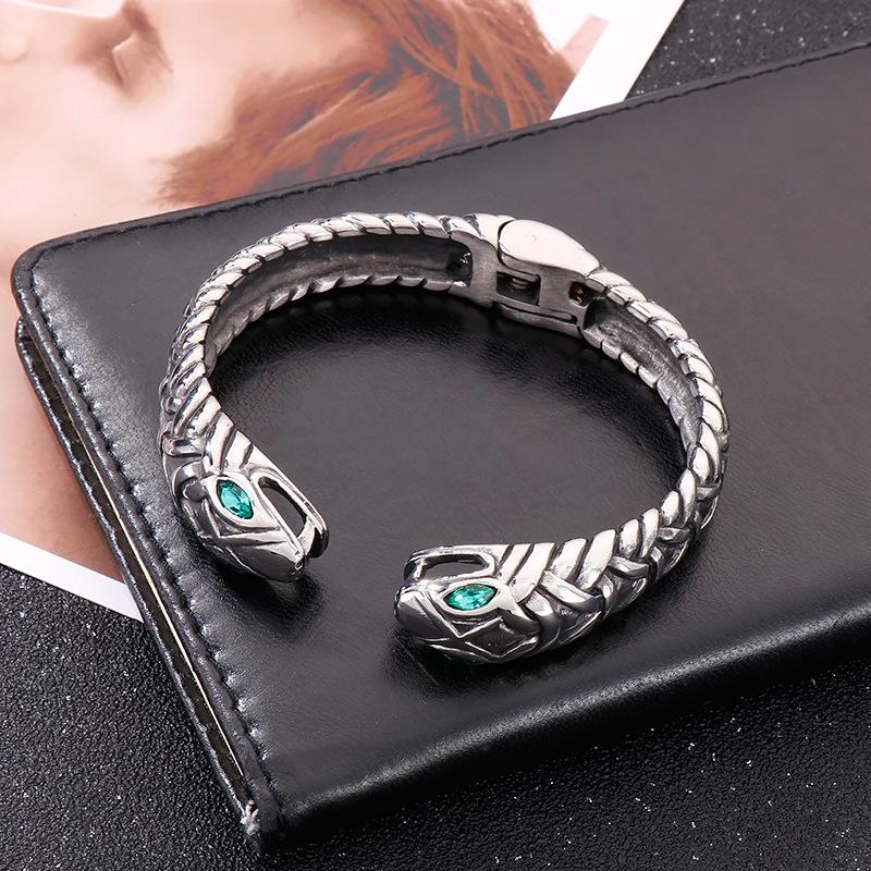 kalen stainless steel jewelry set vintage green eye snake ring double-headed snake open bracelet men's suit Application Scenario