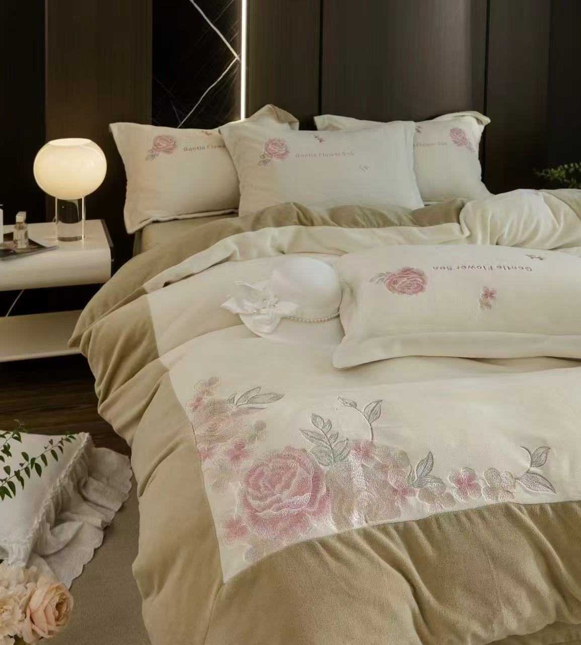 A new thickened double-sided milk velvet winter rose embroidery four-piece set Specification image