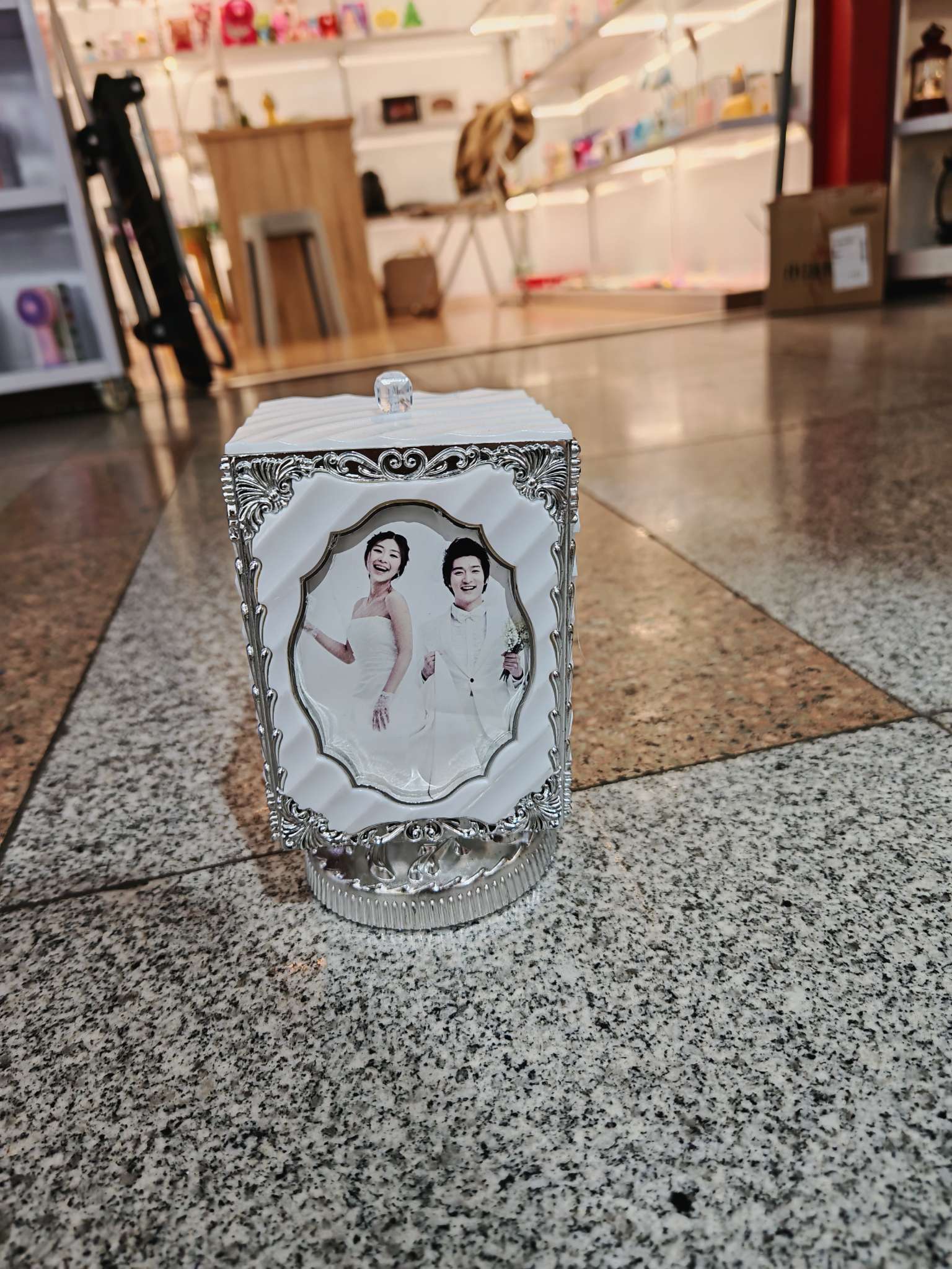 Music box, music box, photo frame, four-sided photos, rotating photo frame with music