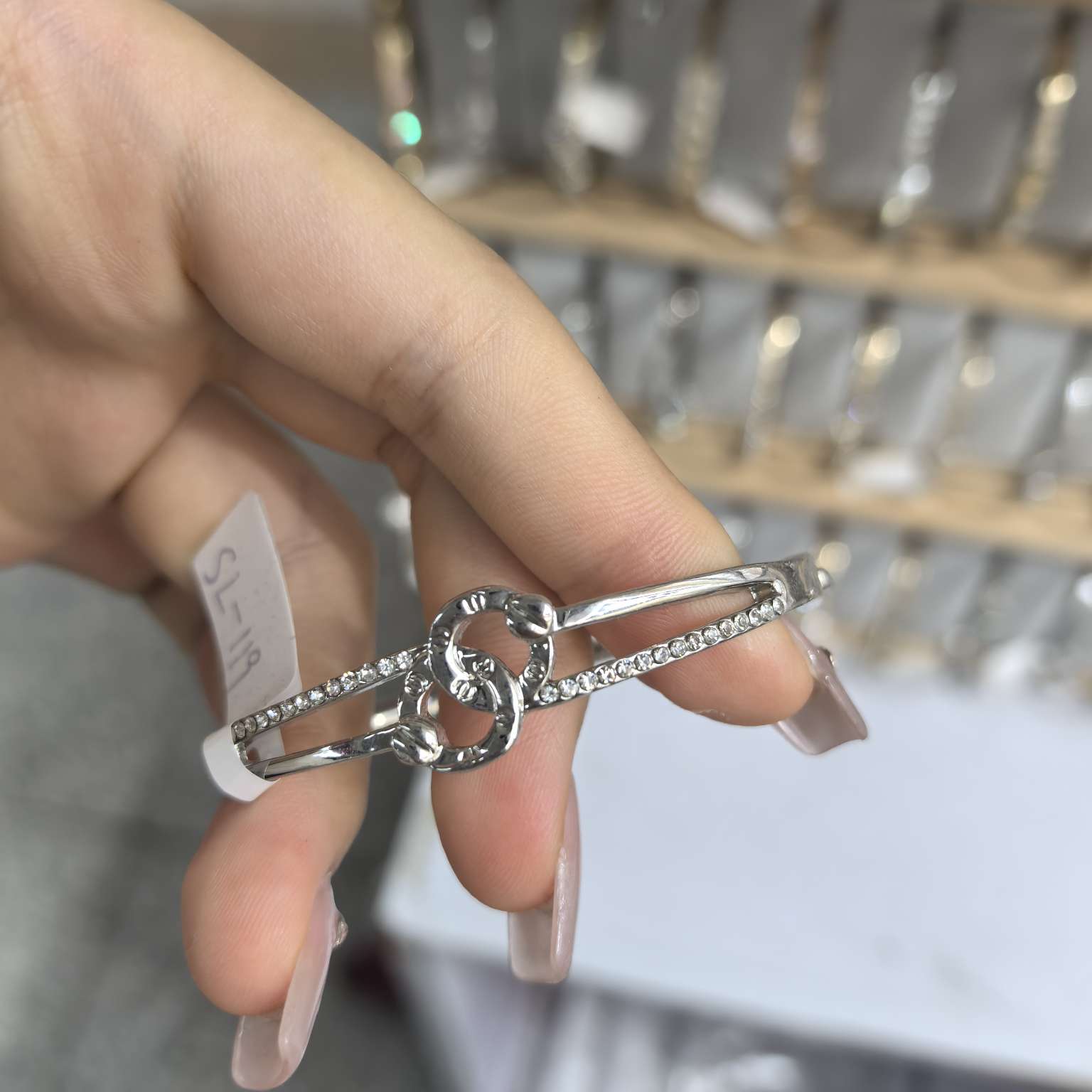 Alloy circle bracelet, high-end jewelry, exquisite bracelet, gift, elegant and noble for ladies Specification image