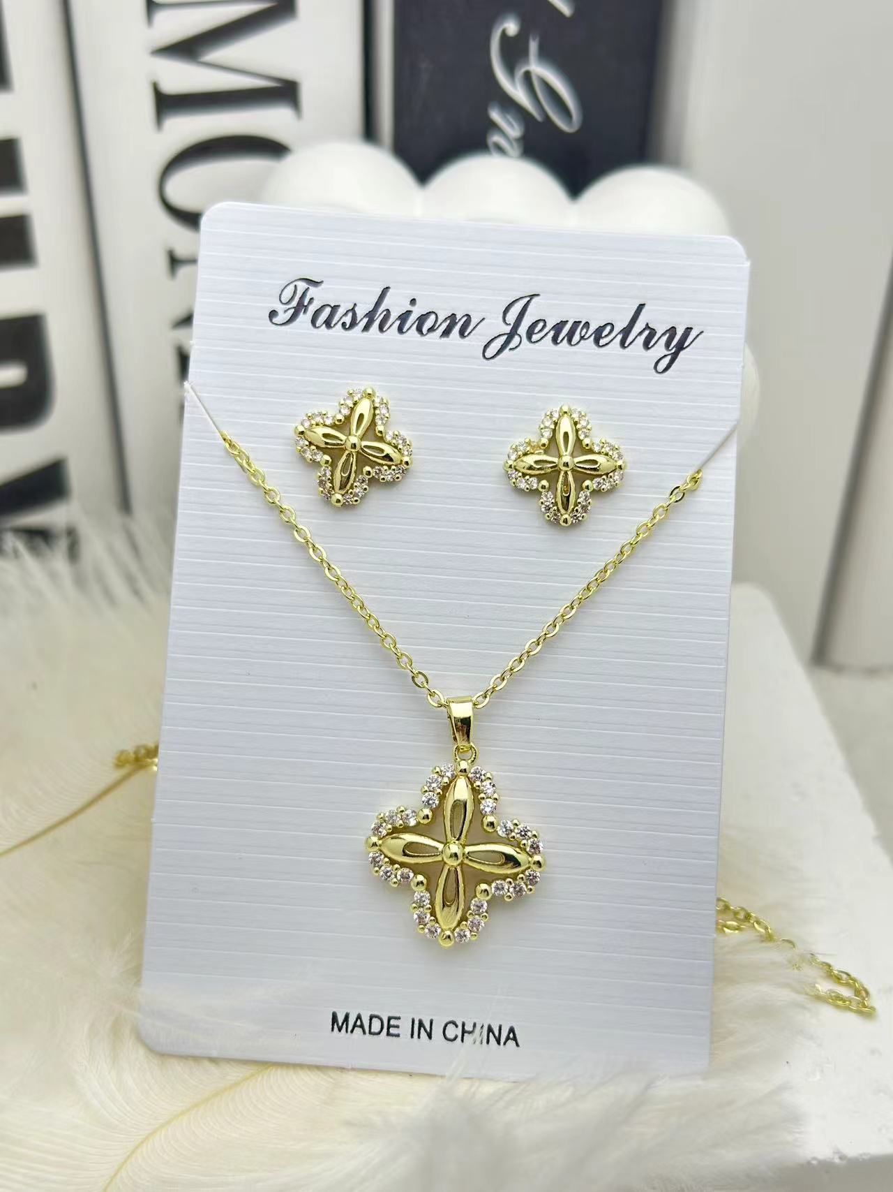 猫眼石耳环耳饰 高档饰品耳夹 独特设计 时尚潮流 美丽耀眼 适合各种场合佩戴耳饰产品图