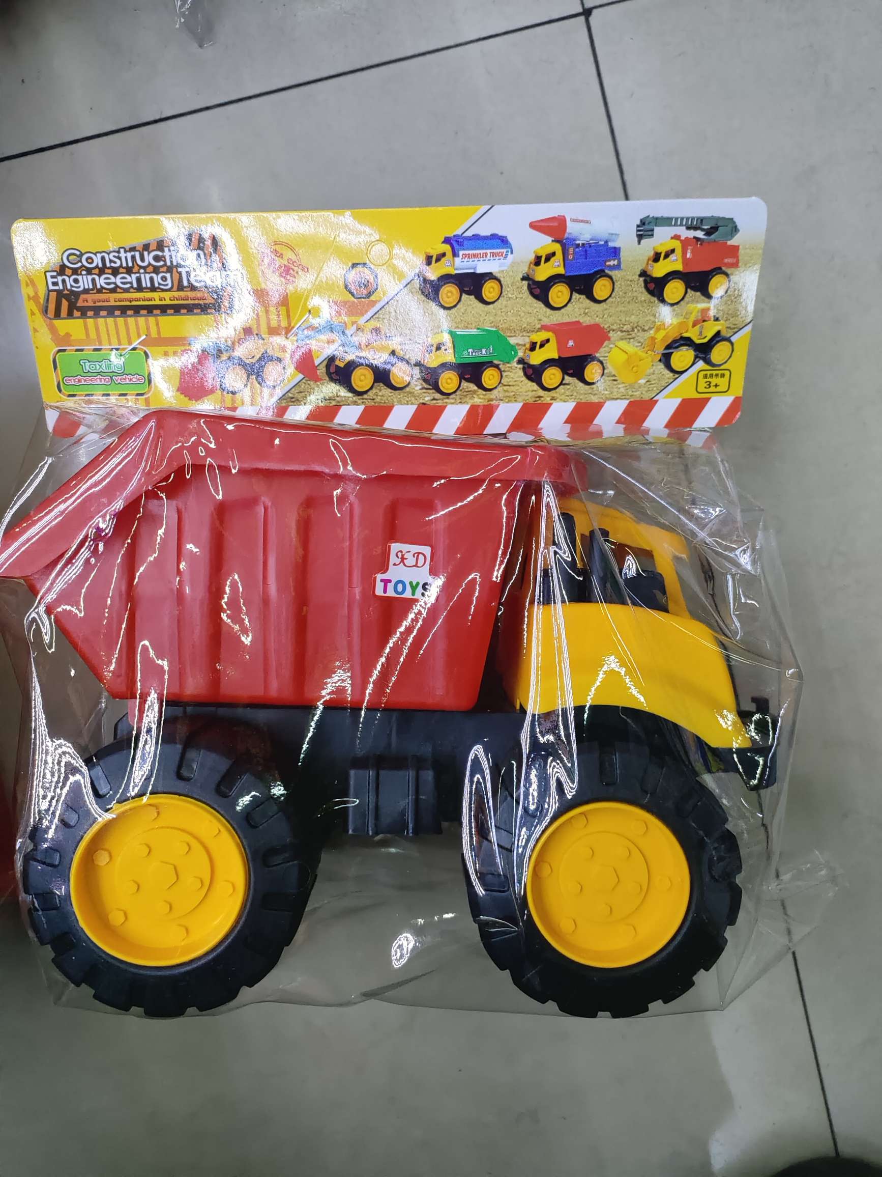 新款挖机/罐车/垃圾车/运输车，卡头袋包装，清装不混装。7.5元/个，54个/箱。汽车模型模型新款热销儿童玩具