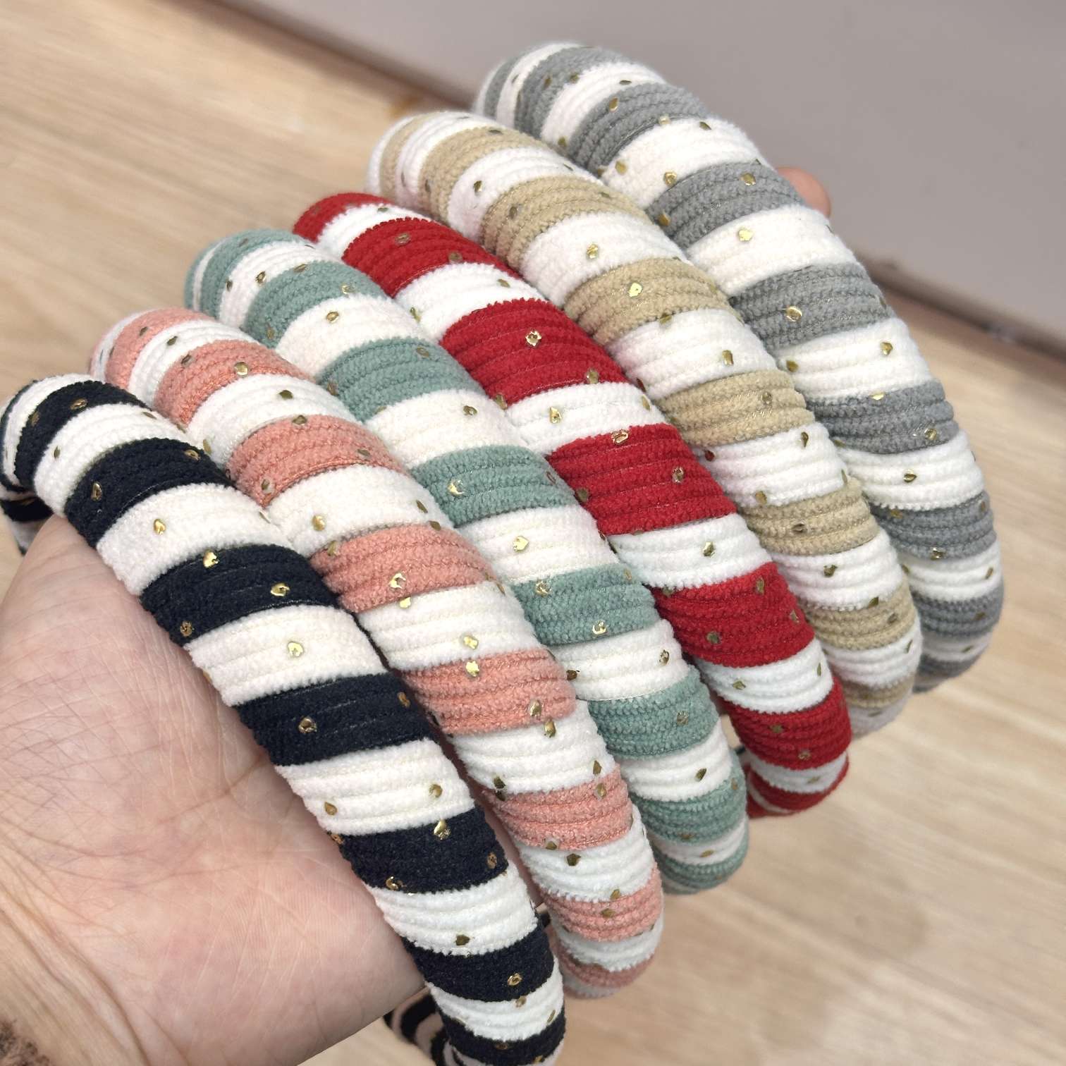 创意饰品发夹植绒发饰 头饰头扣金点设计 发箍轻奢风格女士优选产品图