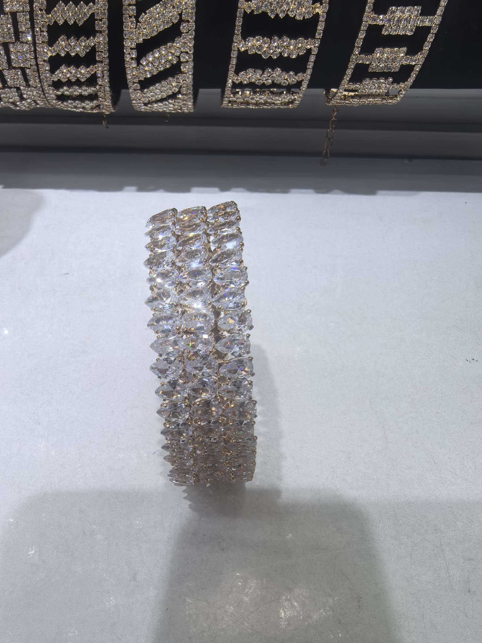 淡水珠饰品水晶锆石套链 树脂珠手镯女不规则名媛 项链 珠宝首饰定制 高级饰品珠宝饰品精致典雅淡水珠饰品水晶锆石套链树脂珠细节图