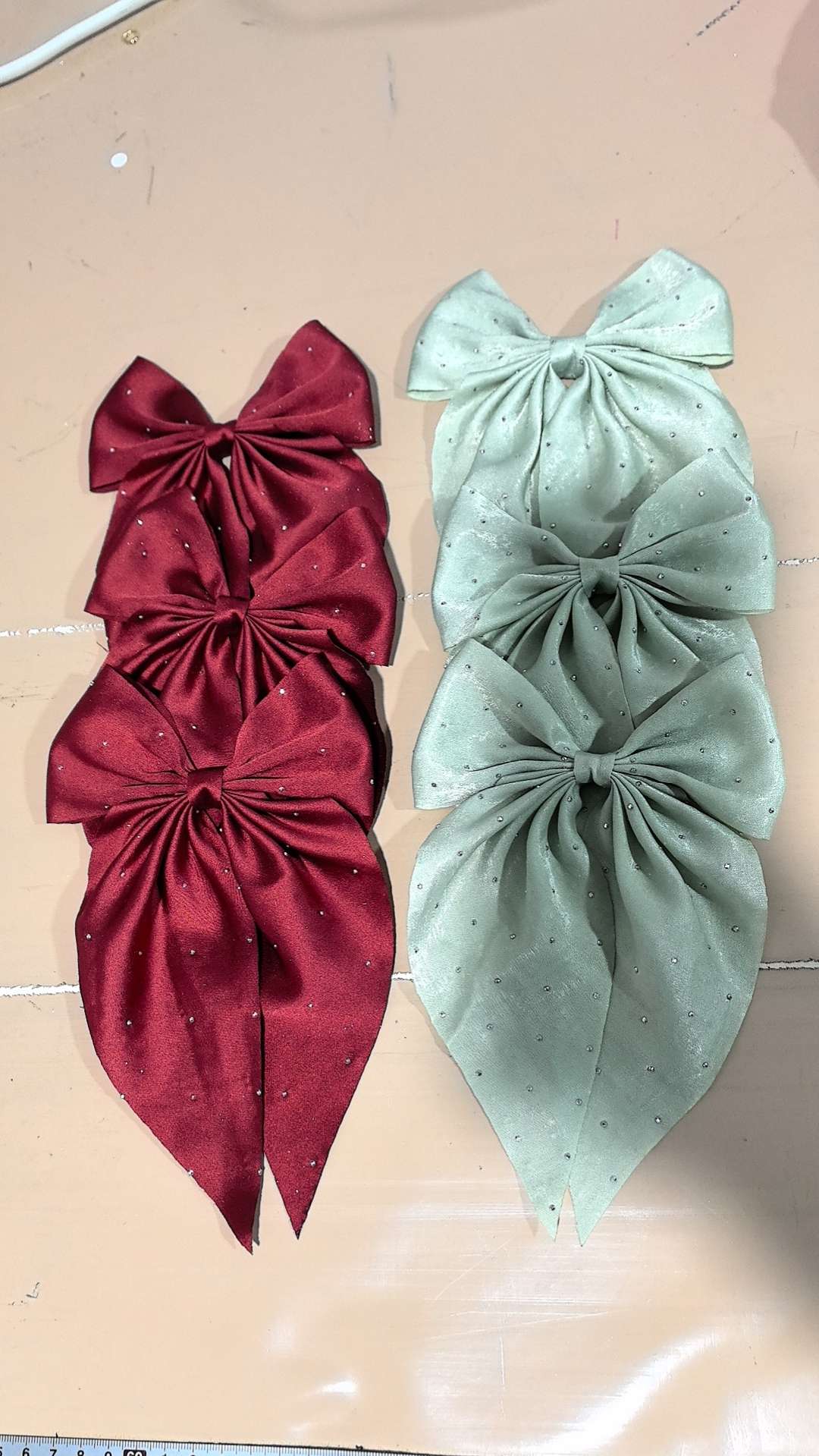 Black one-piece clip hair accessories, headwear, hair clips, multiple bow ties, exquisite hair clips, mixed-color accessories, hair accessories are essential for ladies' elegance Application Scenario