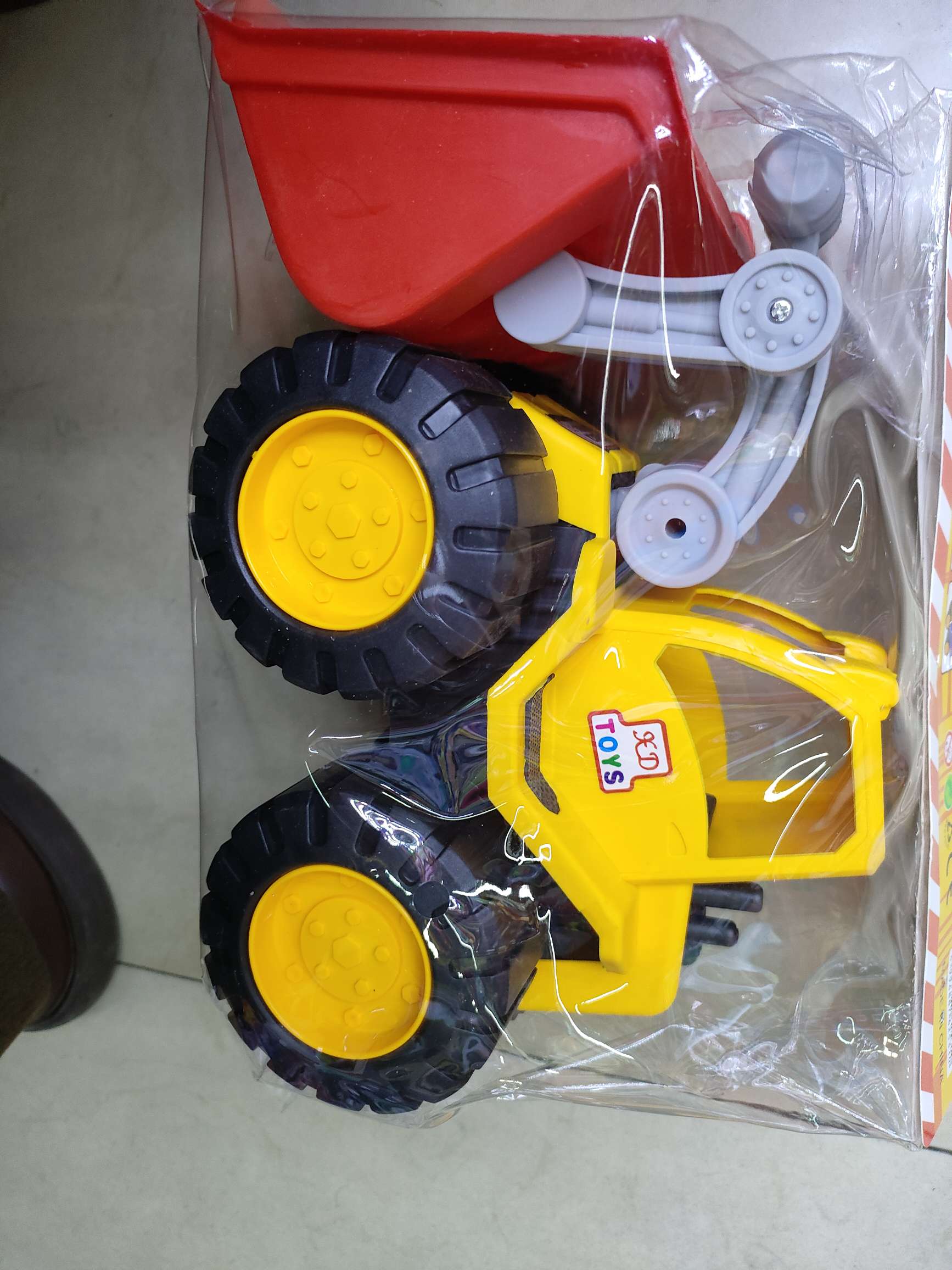 新款挖机/罐车/垃圾车/运输车，卡头袋包装，清装不混装。7.5元/个，54个/箱。汽车模型模型新款热销儿童玩具白底实物图