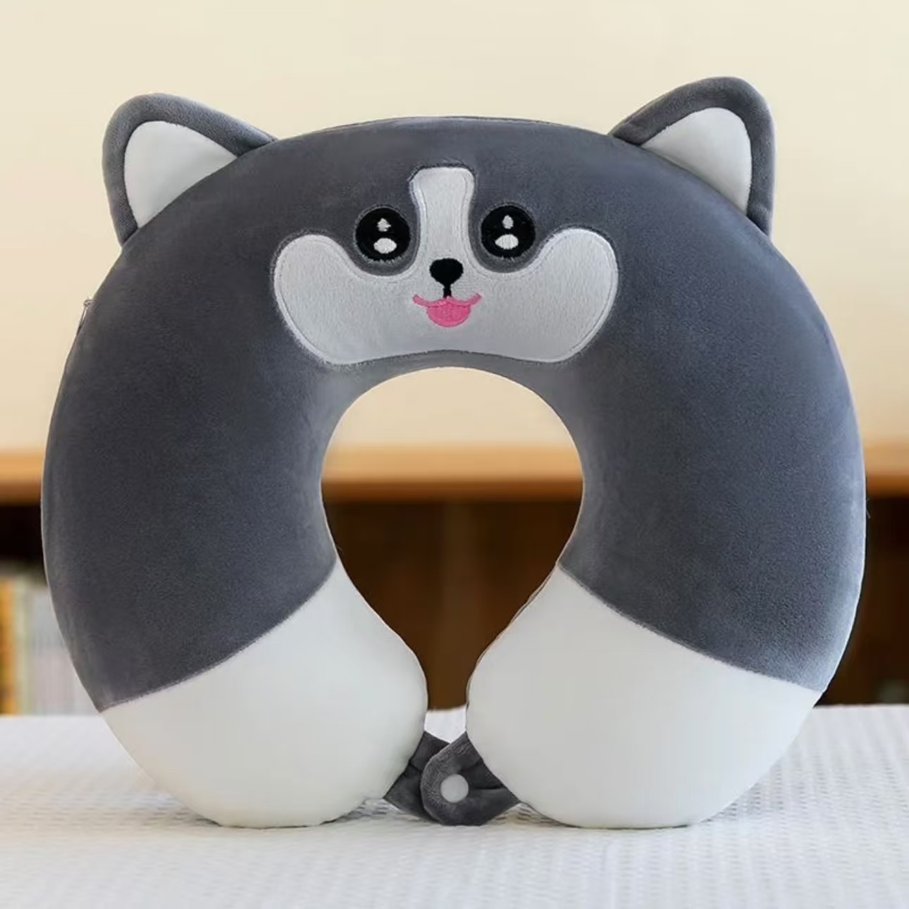 家纺颈椎抱枕卡通狗材质涤纶四面弹记忆棉pp柔软舒服绣花u型枕头护颈枕护脖子颈椎枕卡通