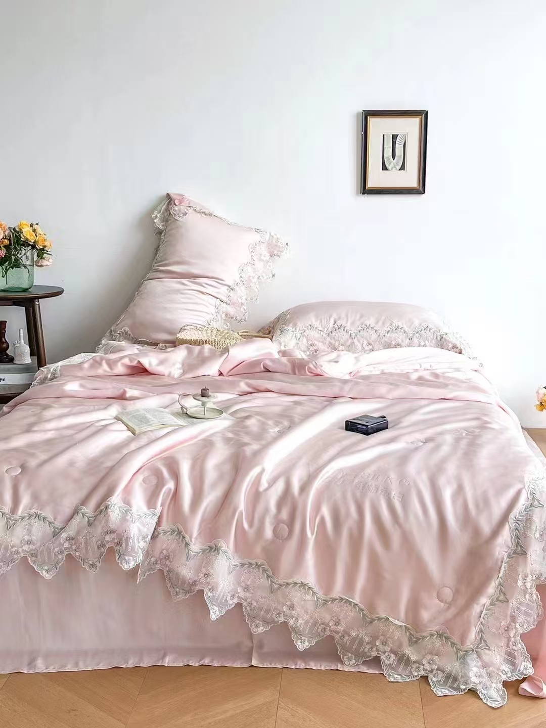 A light luxury, pure silk lace, princess-style fresh four-piece set Item Picture