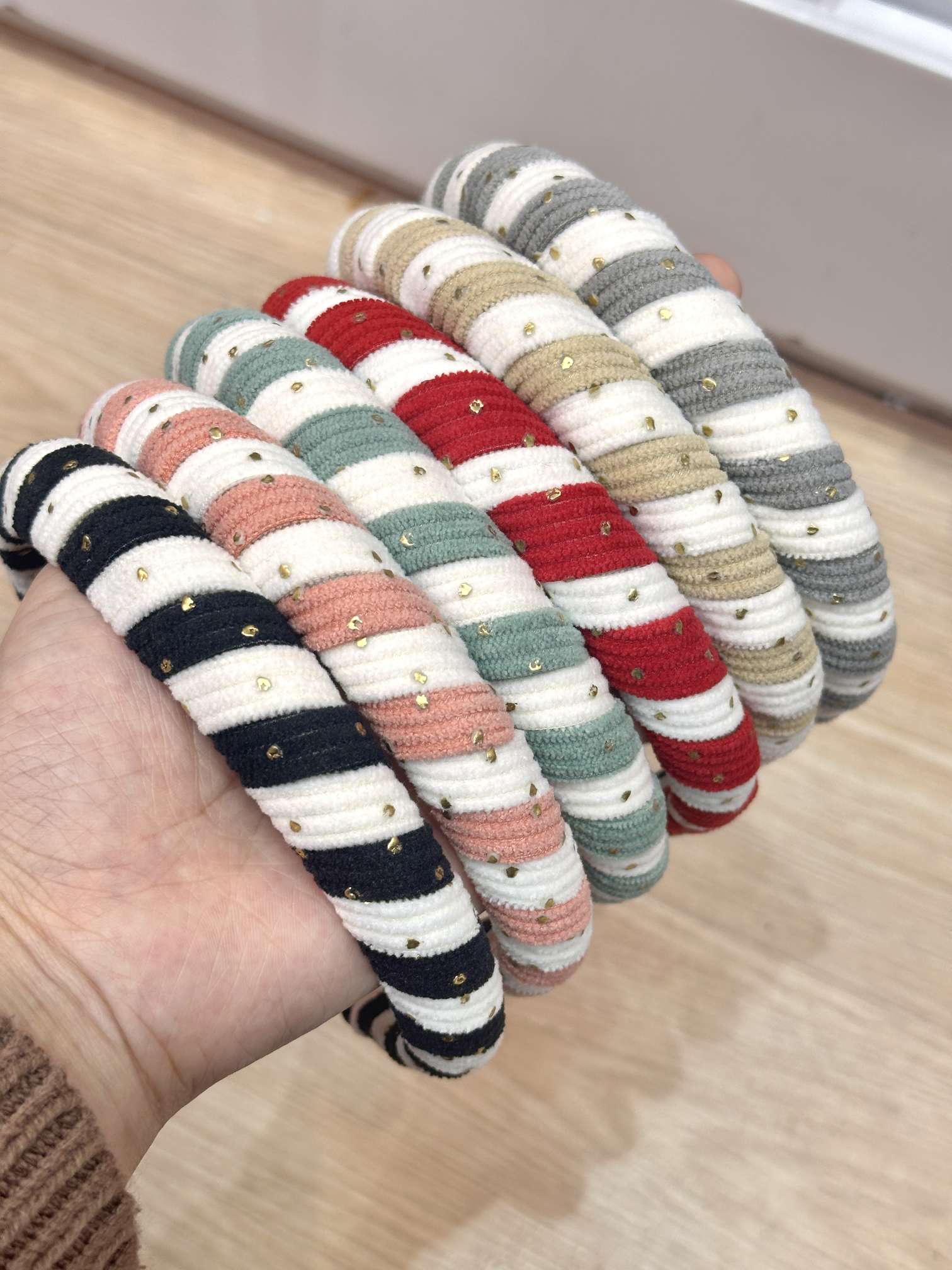 创意饰品发夹植绒发饰 头饰头扣金点设计 发箍轻奢风格女士优选详情图2