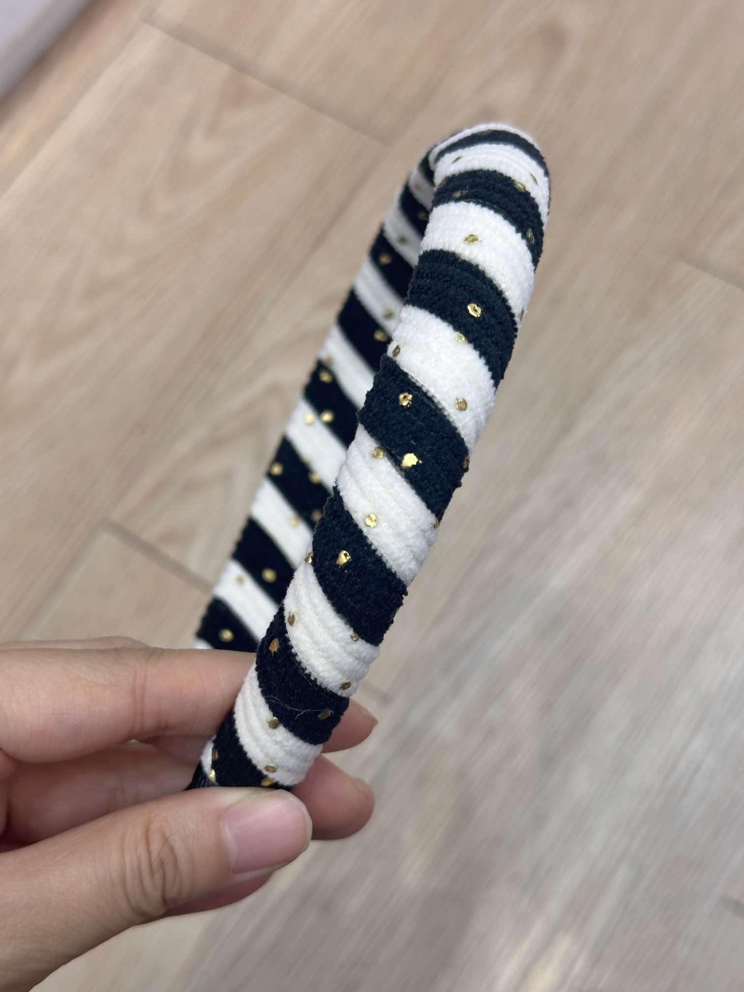 创意饰品发夹植绒发饰 头饰头扣金点设计 发箍轻奢风格女士优选详情图6