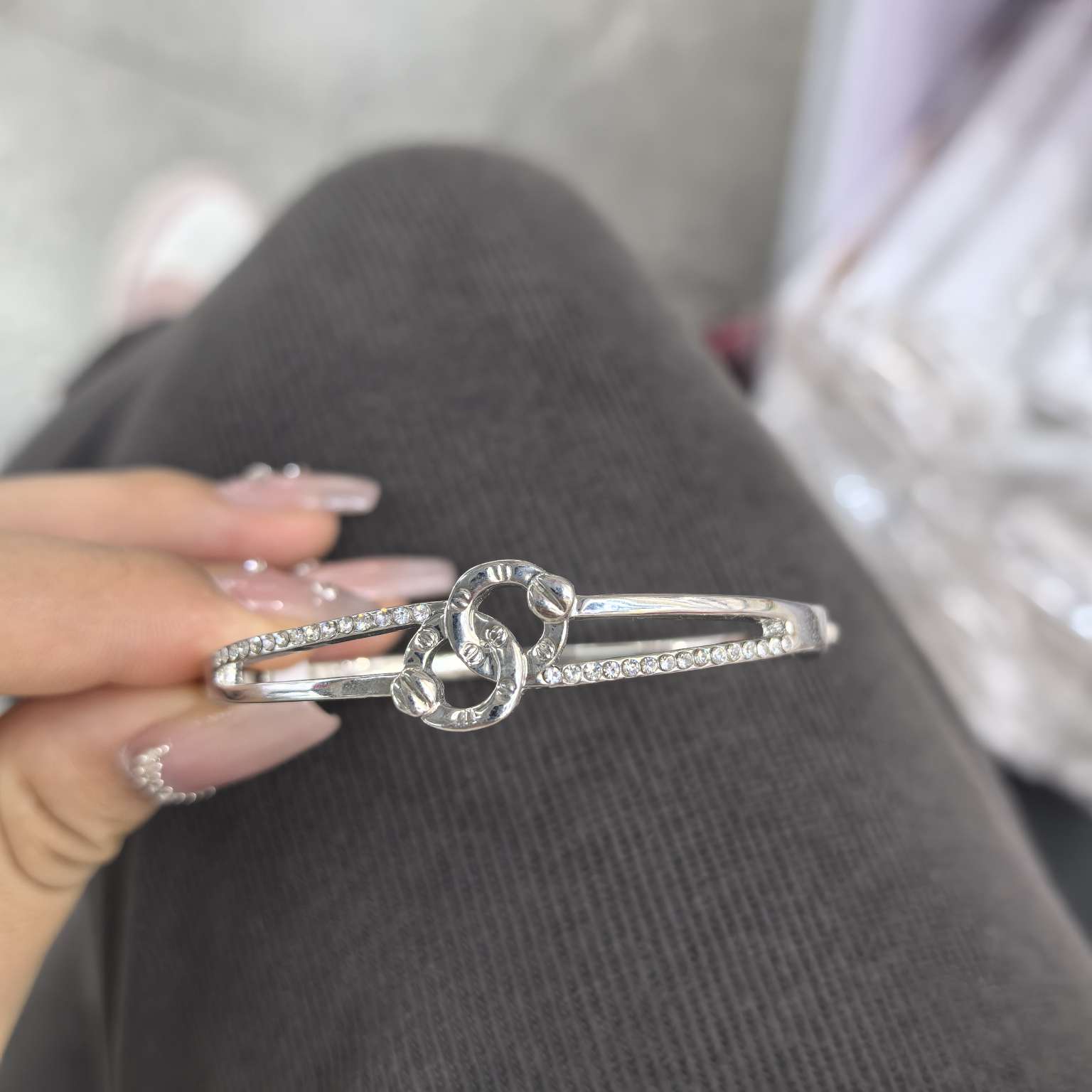 Alloy circle bracelet, high-end jewelry, exquisite bracelet, gift, elegant and noble for ladies Item Picture