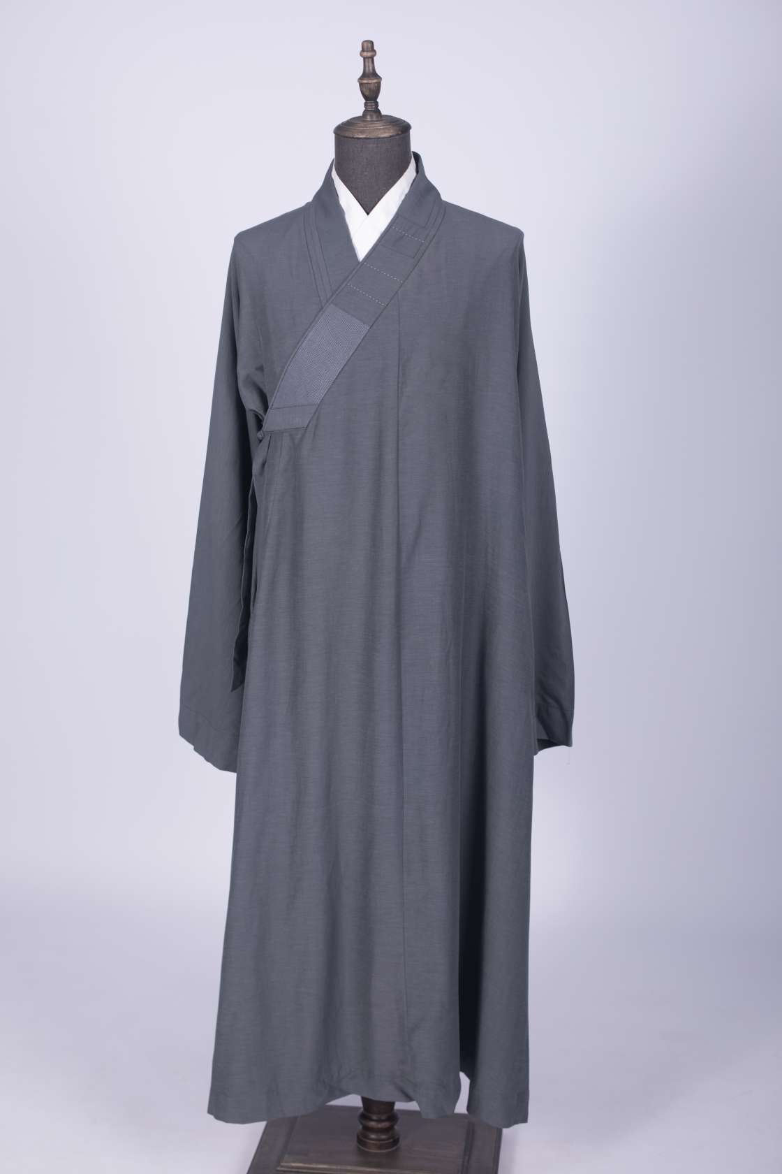 高档僧服长褂  灰色 木兰色 二款，接受预定
寺庙专用拜佛用品 佛具套装 工艺品精致礼品 宗教用品佛寺拜垫 佛教文化传承细节图