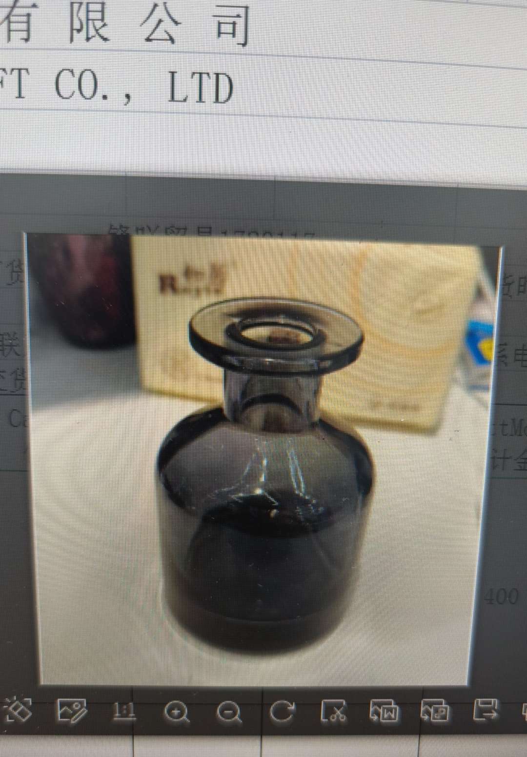 Glass vases, glass handicrafts, glass aromatherapy bottles, small aromatherapy bottles, daily necessities