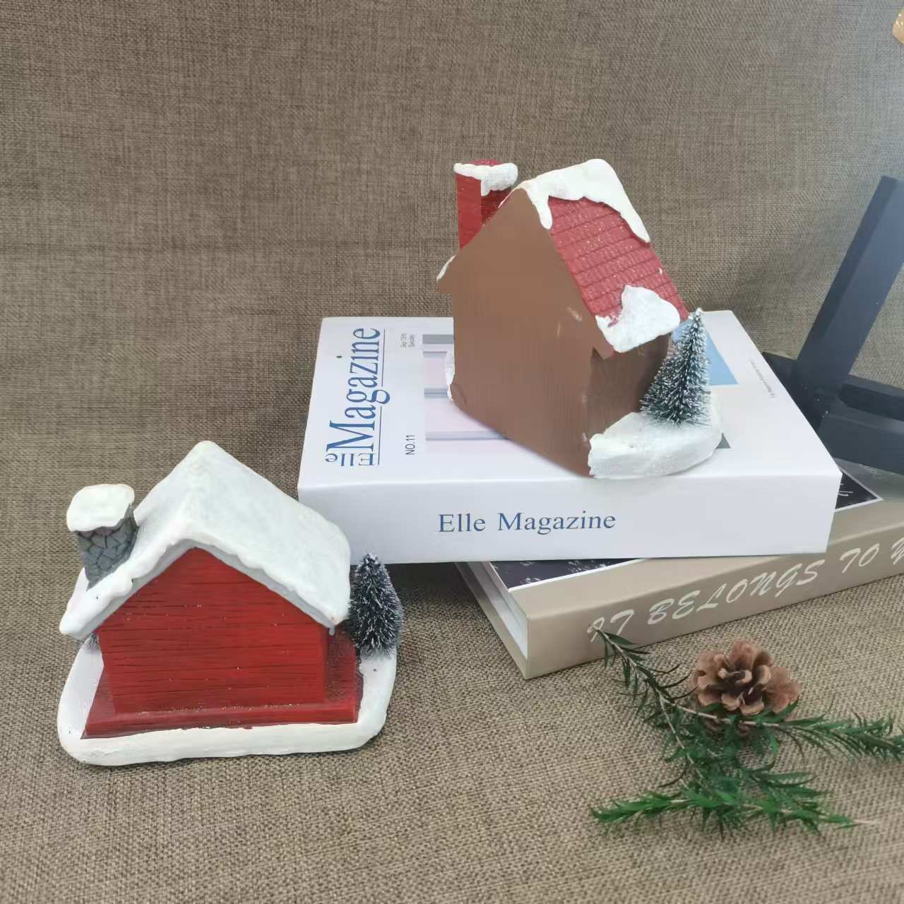 New cross-border Christmas luminescent resin house decorations, hotel and shopping mall scene arrangements, Christmas children's small gifts Application Scenario