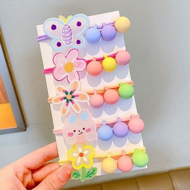 A new and cute children's hair tie. It can be used to tie hair for children aged 6 to 12 Application Scenario