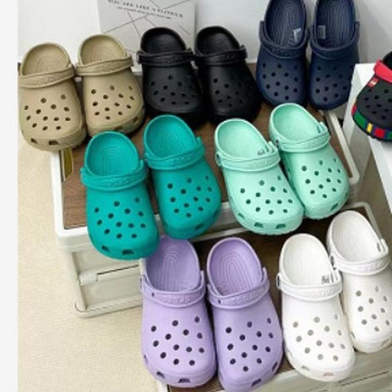 new cross-border hot sale men's and women's couple's hole shoes celebrity same style flat beach shoes 10001 home slippers