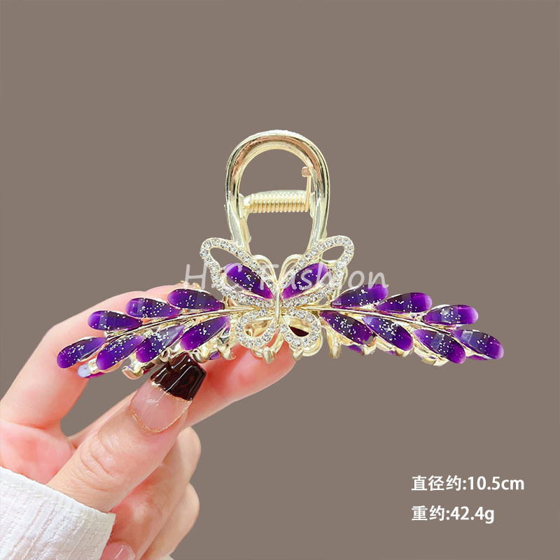The new glass water diamond butterfly gripper is a high-end, simple and versatile hair clip. It is also a shark clip hair accessory for the back of the head Application Scenario