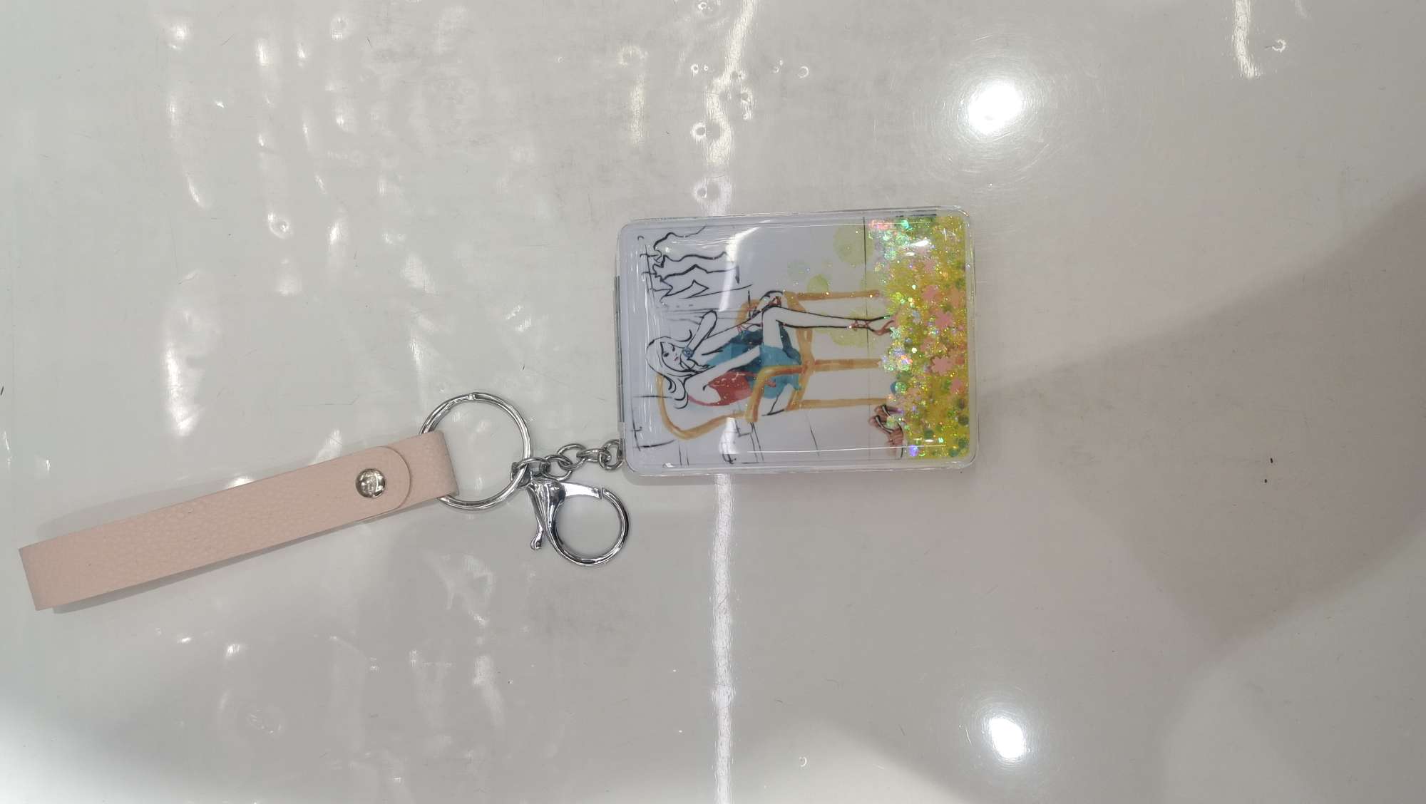 进口日用商品 小圆镜夹子 落地穿衣镜 小镜子学生可爱款 化妆镜 镜子 实用美观 产品图