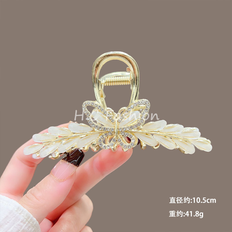 The new glass water diamond butterfly gripper is a high-end, simple and versatile hair clip. It is also a shark clip hair accessory for the back of the head Specification image