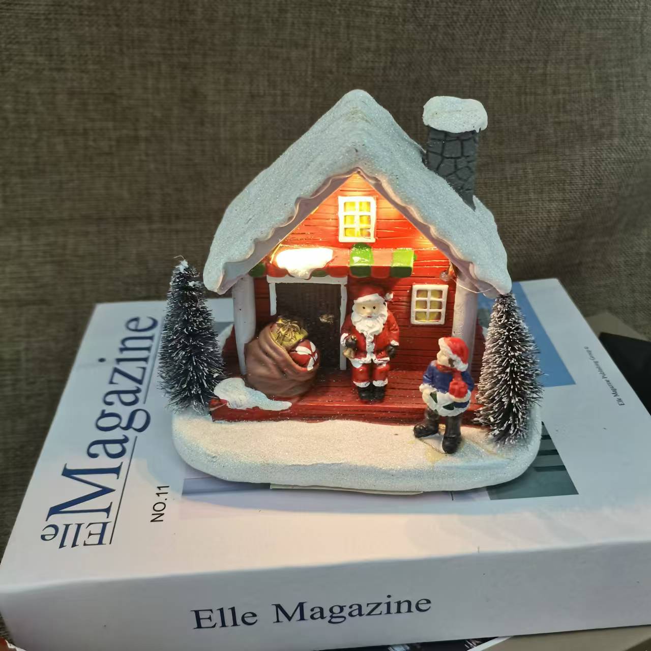 New cross-border Christmas luminescent resin house decorations, hotel and shopping mall scene arrangements, Christmas children's small gifts details Picture