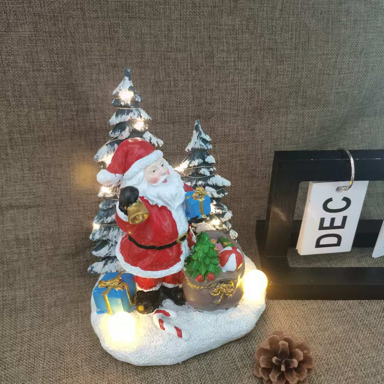 Cross-border new Christmas decorations, Santa Claus snowman luminous ornaments, resin handicrafts, Christmas gifts Application Scenario