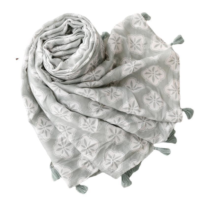 summer vacation sunscreen scarf bohemian four-leaf flower scarf large shawl travel seaside beach towel female Application Scenario