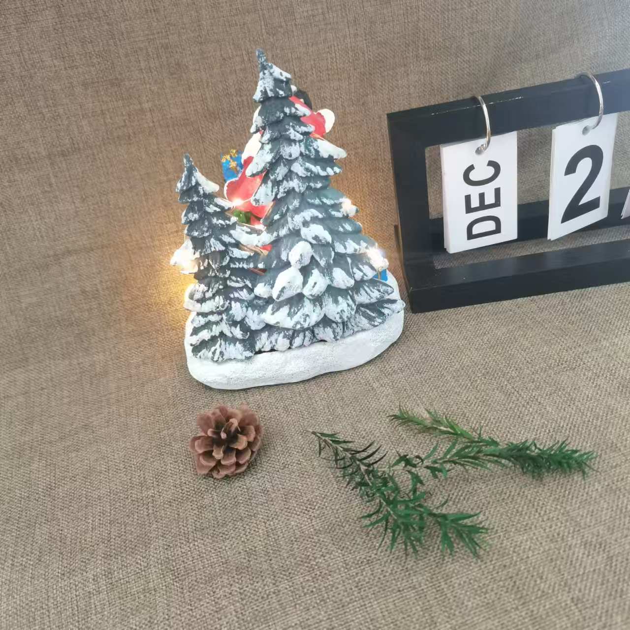 Cross-border new Christmas decorations, Santa Claus snowman luminous ornaments, resin handicrafts, Christmas gifts Item Picture