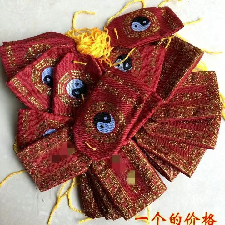 Lucky bag, sachet, embroidered storage bag, empty bag, brocade bag, red centimeter bagua cloth bag, neck-hanging empty bag details Picture