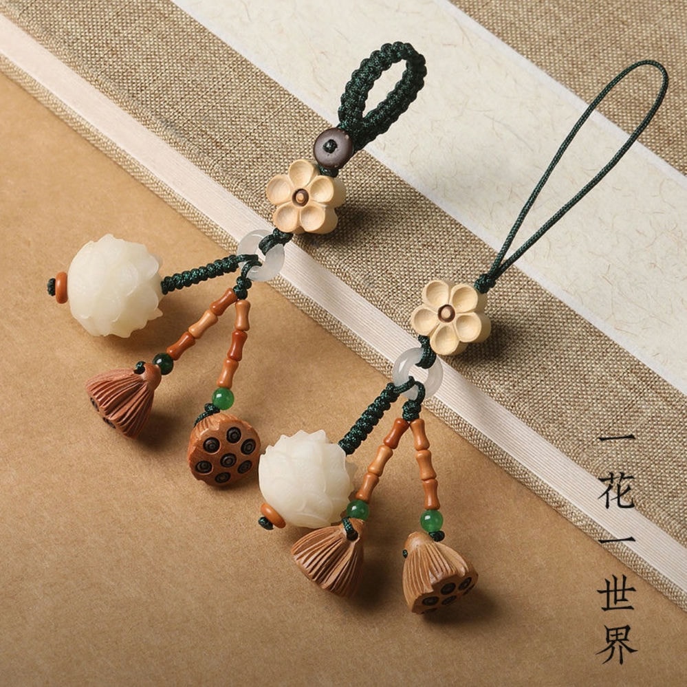 Natural Bodhi root carved lotus money bag, olive bamboo joint, good things happen, lotus friend safety bag, hanging mobile phone chain, keychain accessory, keychain for girls 2024, cute keychain Application Scenario