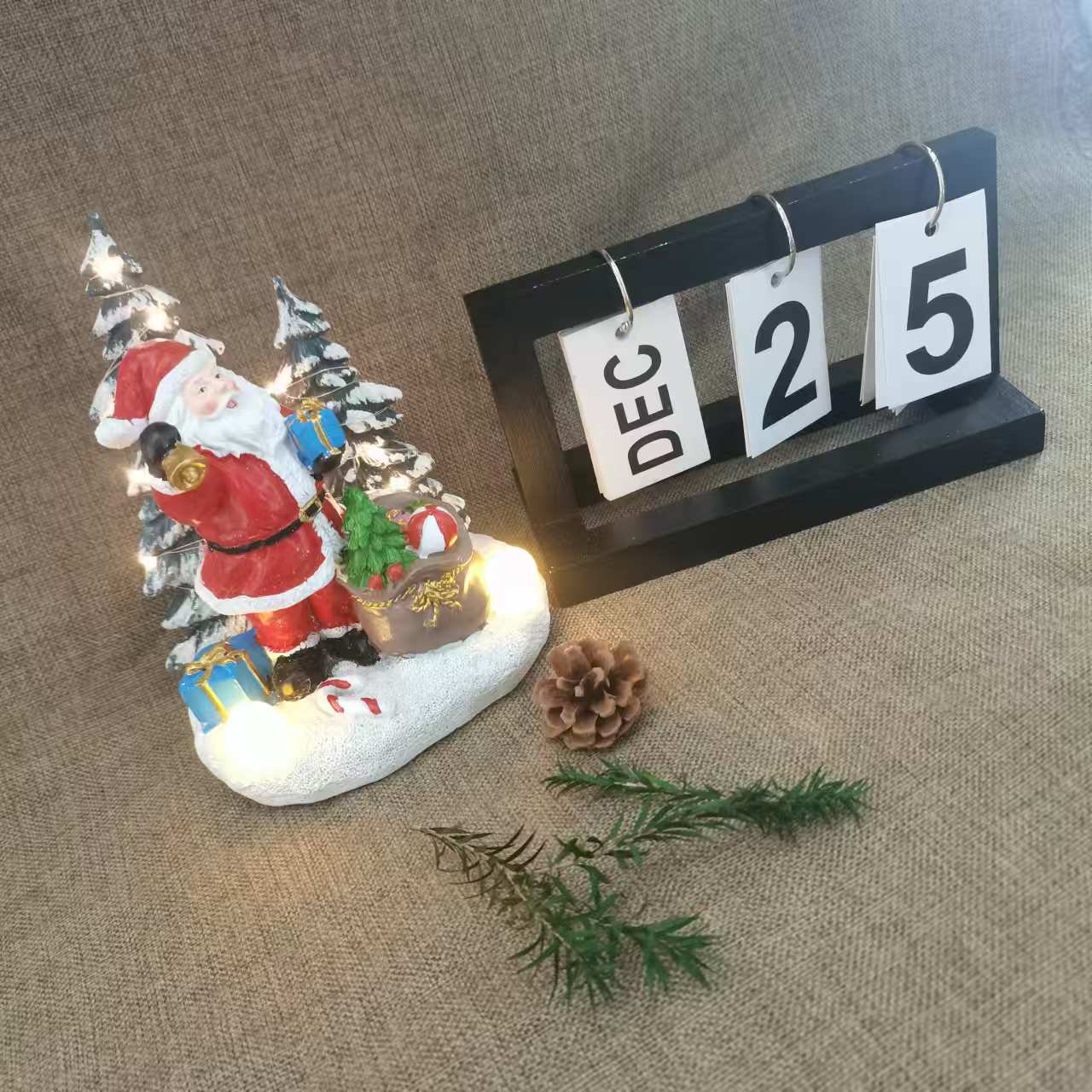 Cross-border new Christmas decorations, Santa Claus snowman luminous ornaments, resin handicrafts, Christmas gifts Specification image