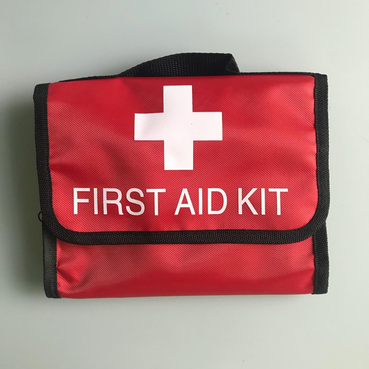 handle pocket outdoor first aid kit medical kit earthquake emergency kit car tri-fold bag can be fixed