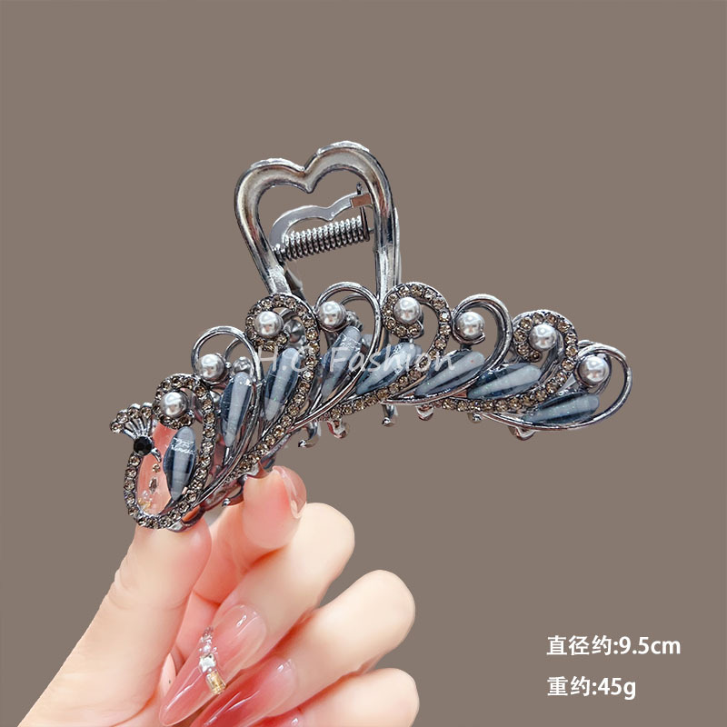 A new, niche and high-end women's glass peacock hair clip, a delicate shark clip on the back of the head, a hair bun and headwear Application Scenario