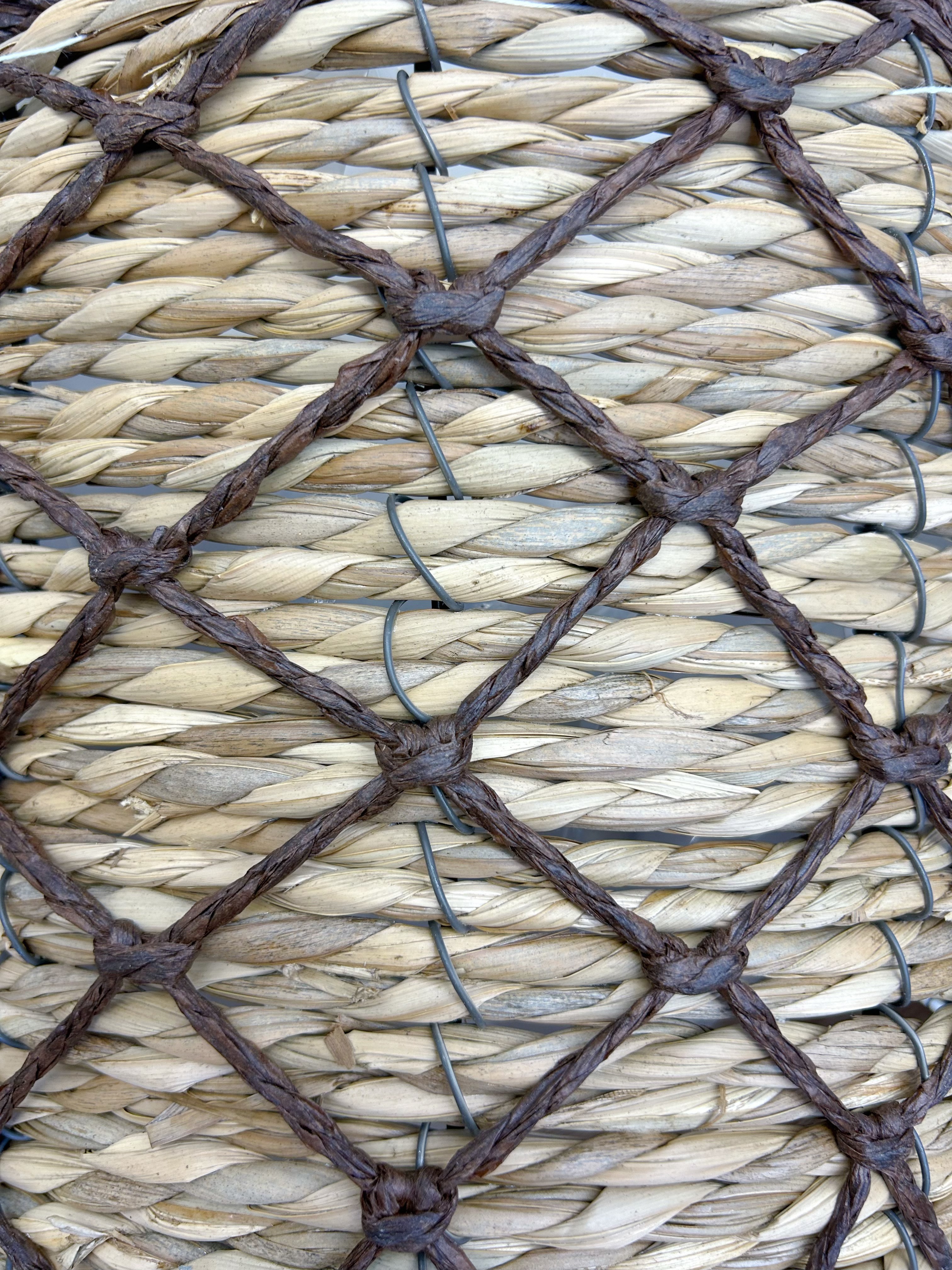 Nordic style creative, pure handcrafted, outward-woven flower baskets, wooden legs, high flower stands, floor-standing indoor and outdoor decorative, green ivy garden potted plants Item Picture