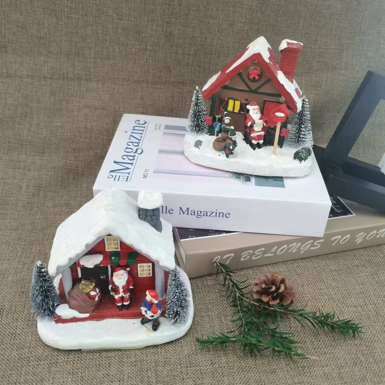 New cross-border Christmas luminescent resin house decorations, hotel and shopping mall scene arrangements, Christmas children's small gifts Item Picture